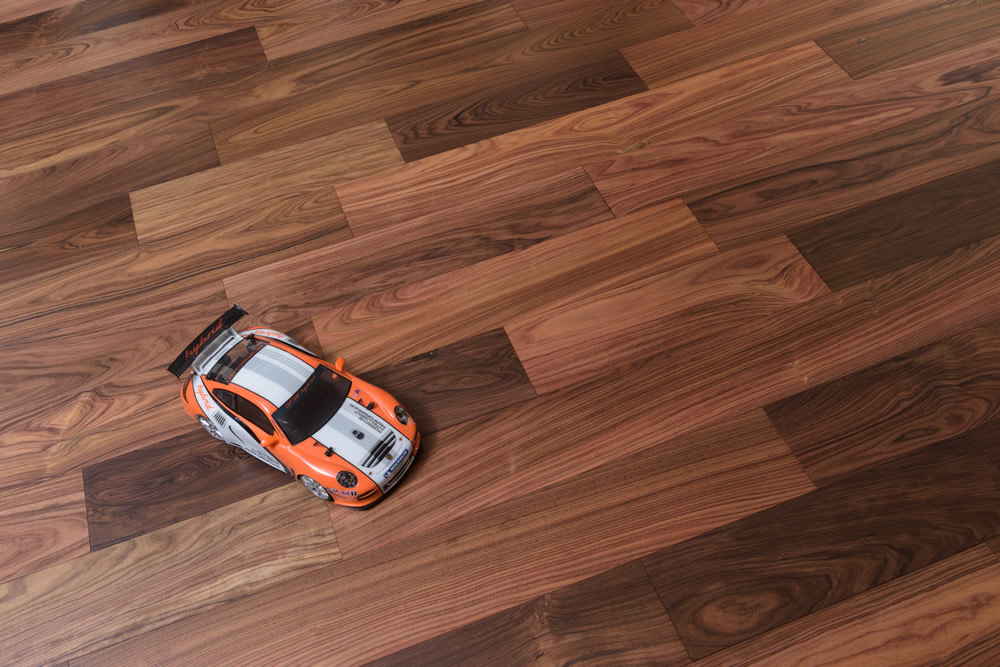 Parquet exotique Morado — ambiance salon chaleureux — finition huilée